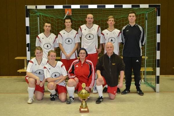 Team Basti Edelfisch siegt beim internen Hallenturnier